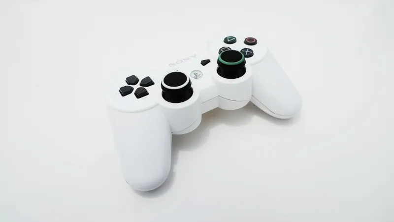 Left or Symmetric? How Stick Placement Is Quietly Deciding Your Competitive Fate