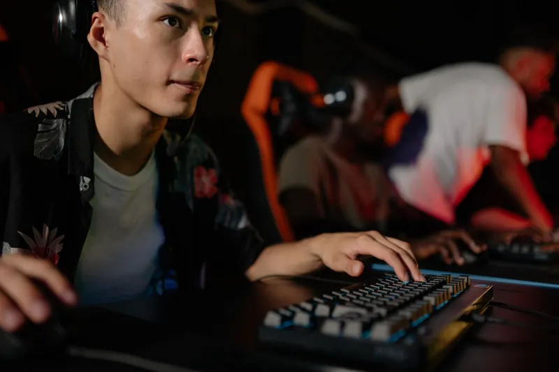 When Pro Gamers Blow Up Their Own Setup Mid-Season — And Why Copying Them Is a Trap