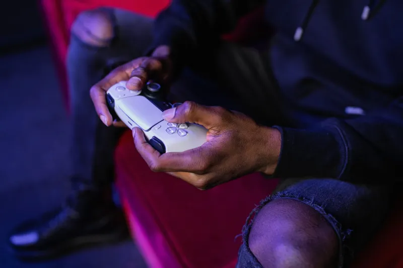 Your Hands Are Lying to You: The Science Behind Controller Switching (And How to Win the War)
