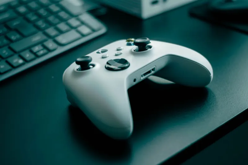 Cut the Cord or Keep It? The Truth About Wired vs. Wireless Controllers for Competitive Play